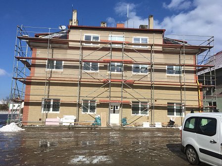 Izolace stropu bytového domu v Petrovicích u Sedlčan